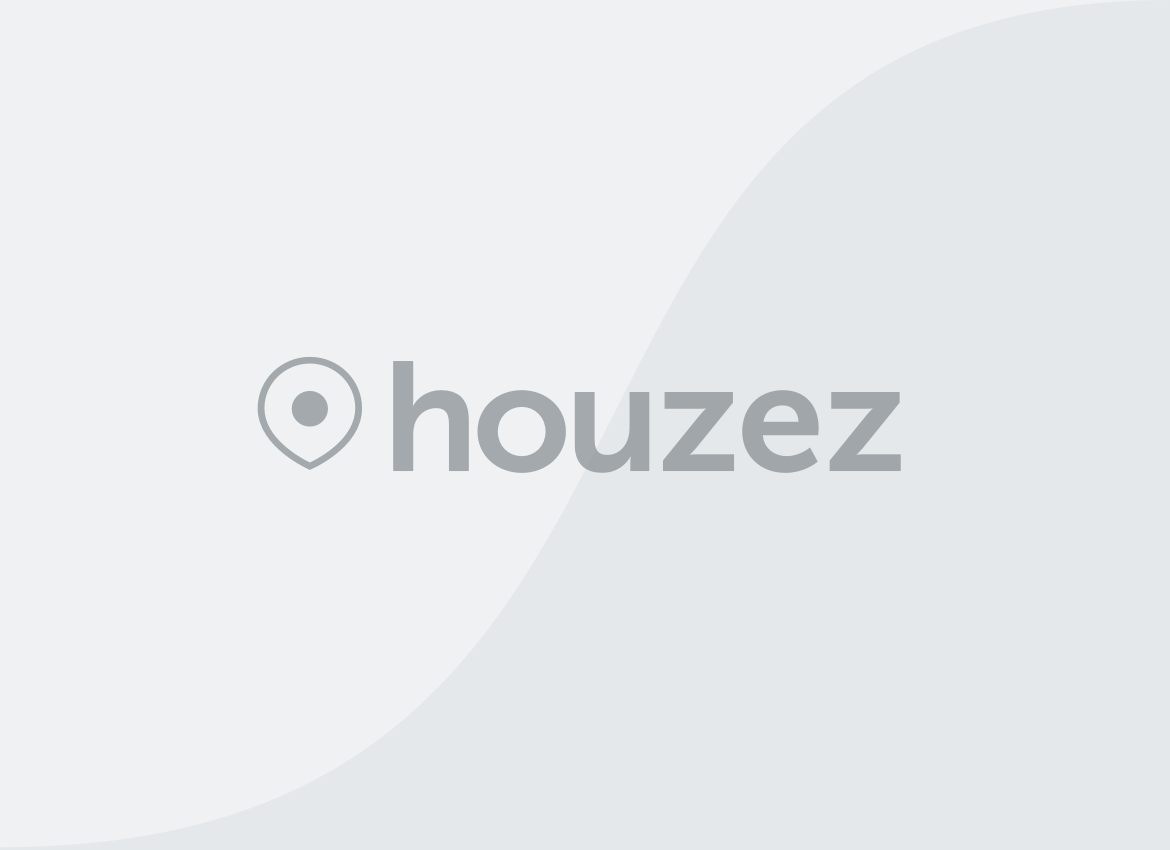 Casa en Venta con 8 Dormitorios – Zona Mercado