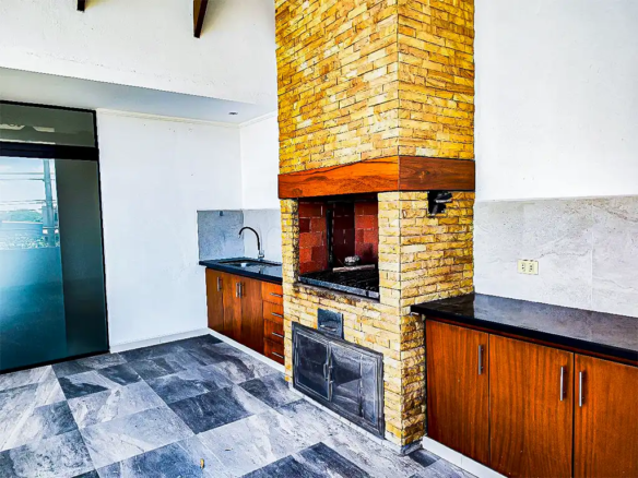 casa_comercial_en venta_7mo_anillo_y_av_banzer_area_de churrasquera