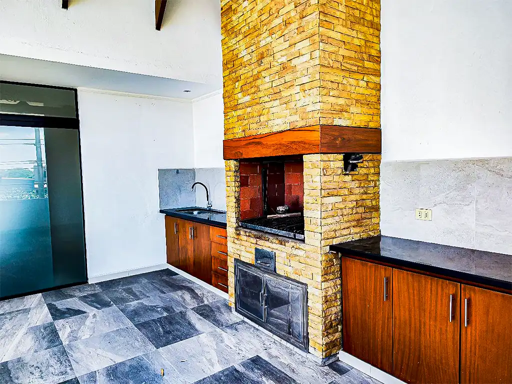 casa_comercial_en venta_7mo_anillo_y_av_banzer_area_de churrasquera