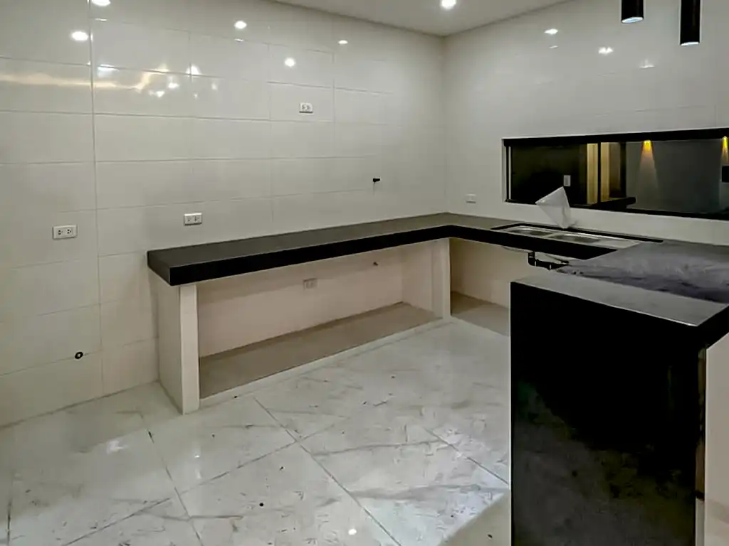 casa_de_5_dormitorios_en_venta_6to_anillo_urb_españa_cocina_1