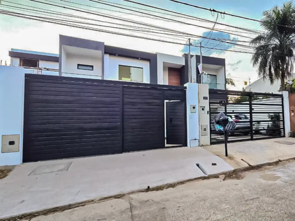 casa_de_5_dormitorios_en_venta_6to_anillo_urb_españa_fachada