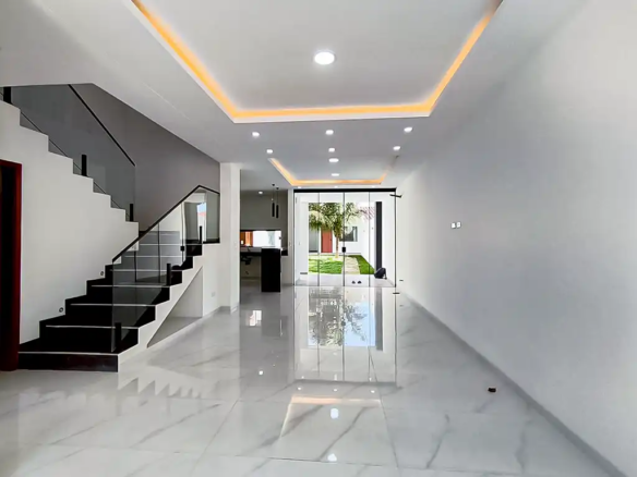 casa_de_5_dormitorios_en_venta_6to_anillo_urb_españa_sala