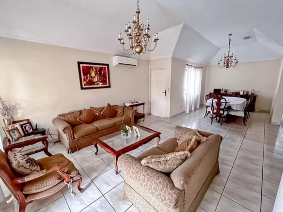 casa_en_venta_dentro_de_condominio_genesis_7mo_anillo_beni_sala