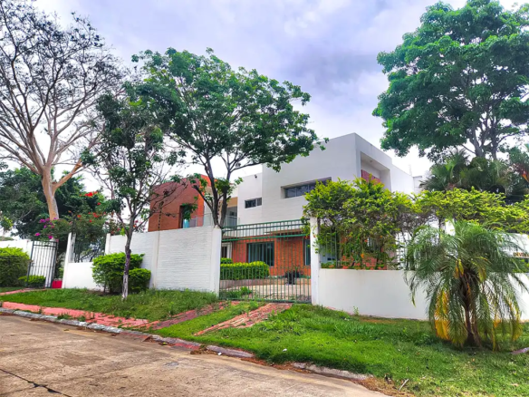 casa_en_venta_en_esquina_villa_bonita_fachada