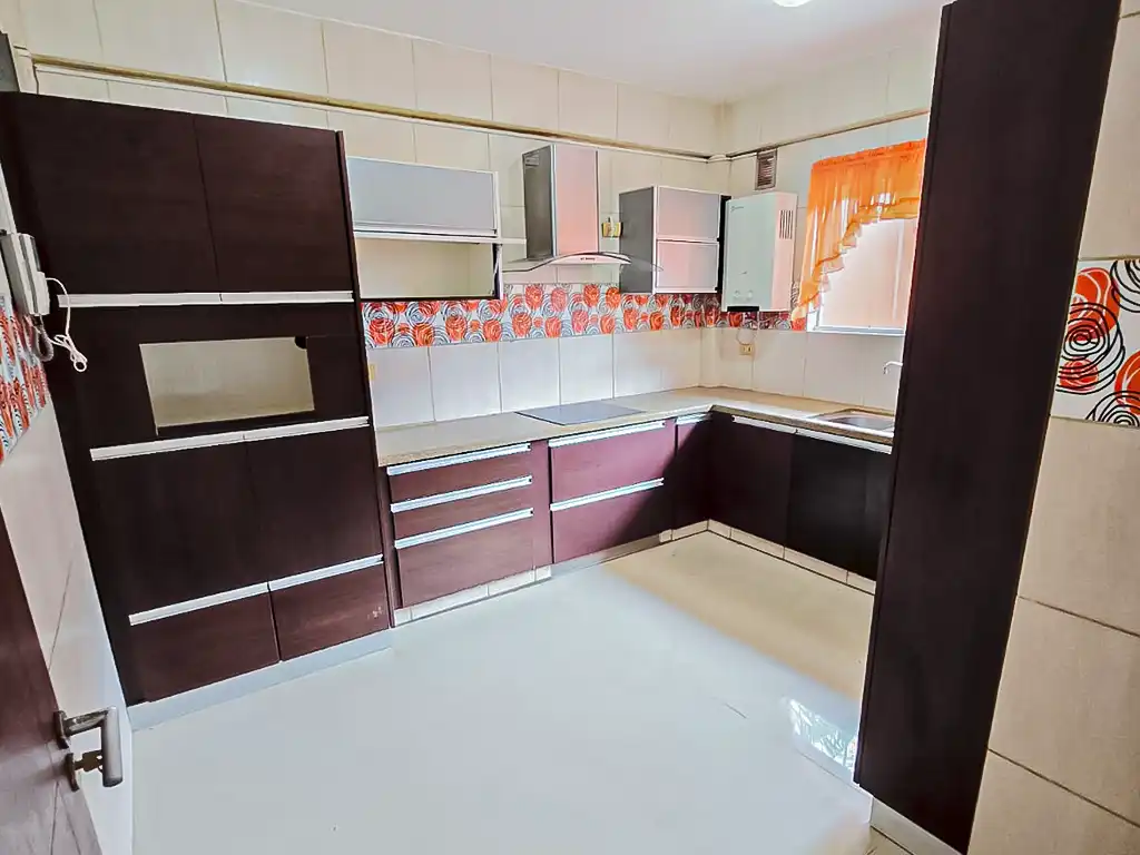 casa_en_venta_sobre_avenida_beni_entre_6to_y_7mo_anillo_cocina