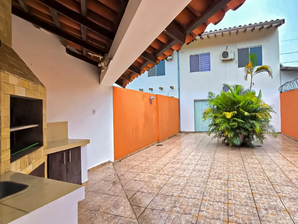 casa_en_venta_sobre_avenida_beni_entre_6to_y_7mo_anillo_patio_y_churrasquera