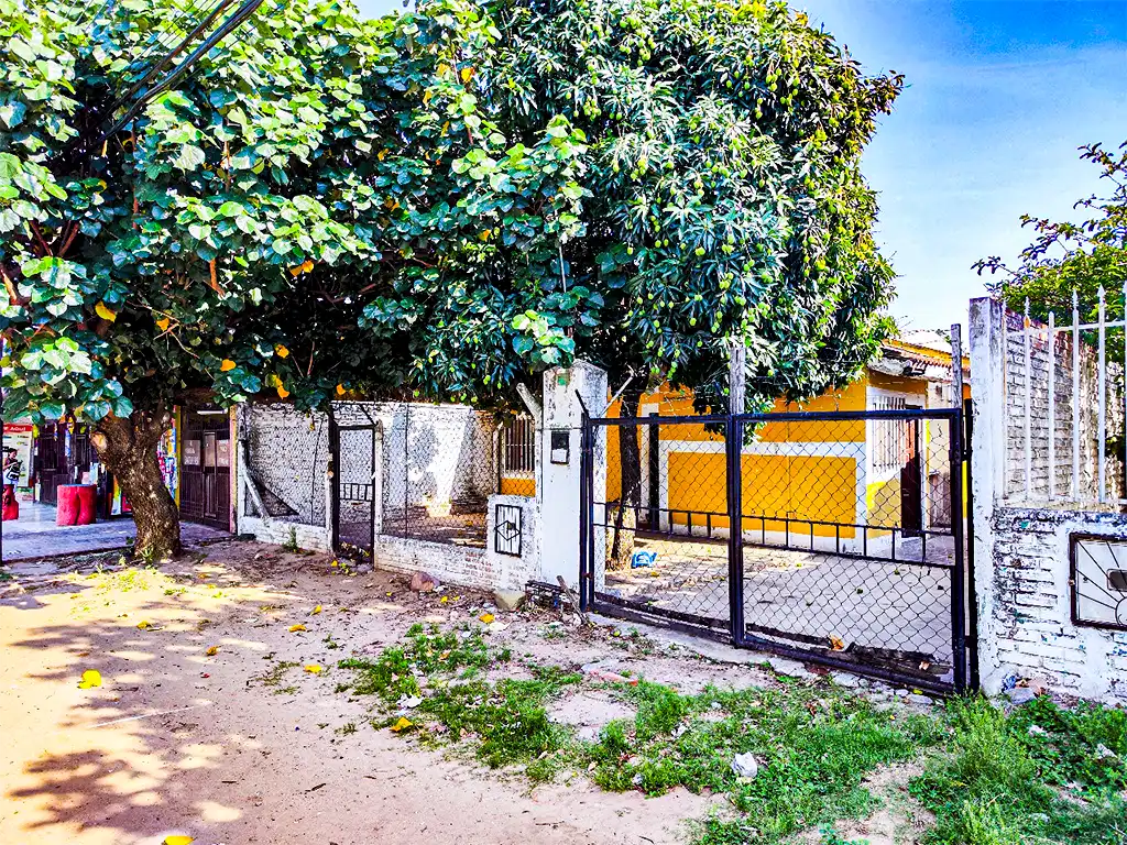 casa_en_venta_zona_este_sobre_av_cumavi_villa_1ro_de_mayo_entre_7mo_y_8vo_anillo_entrada