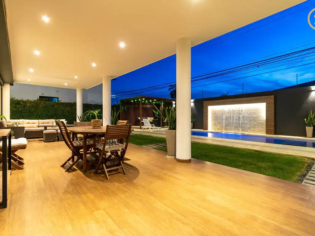 Casa_colina_del_urubo_patio