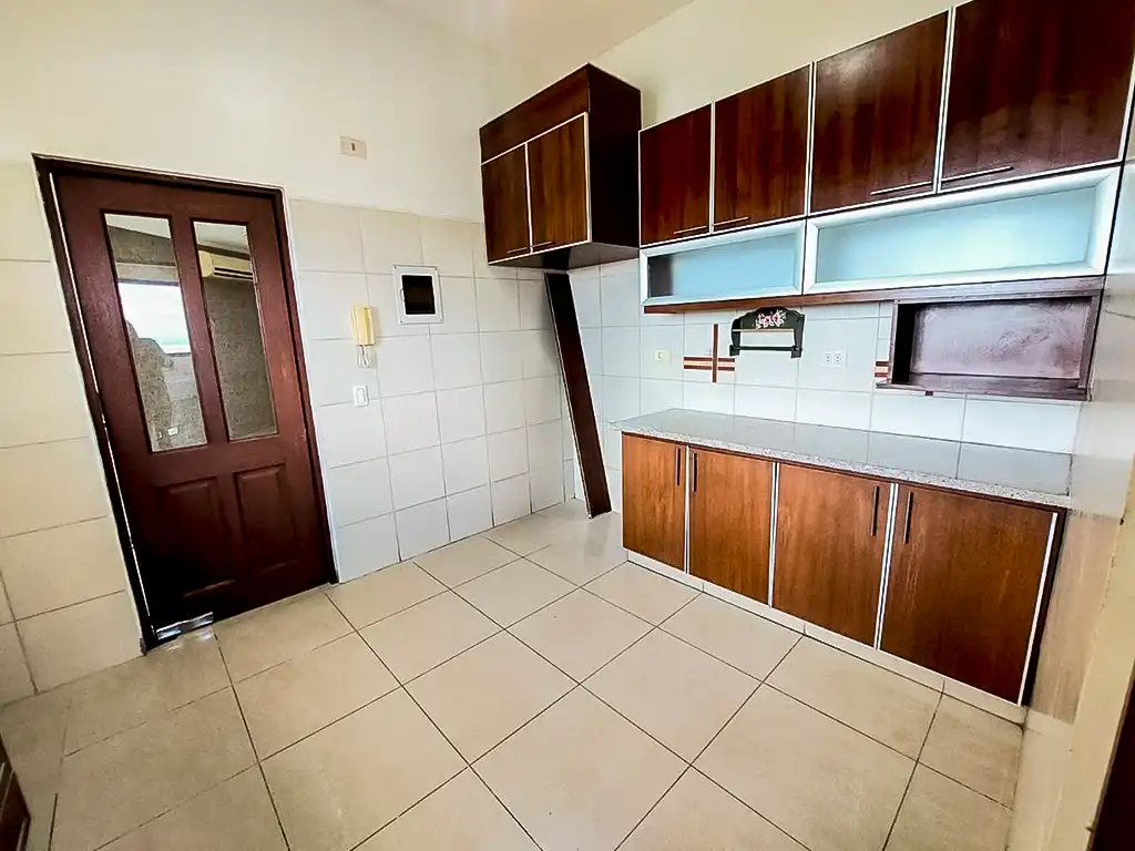 Dpto_en_venta_en_avenida_cristobal_de_mendoza_2do_anillo_edf_la_casona_dpto_2410_cocina_2