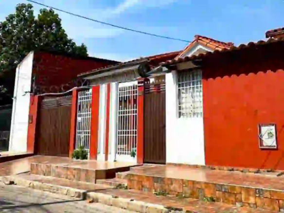 casa_en_venta_zona_norte_entre_radial_26_y_canal_isuto_fachada