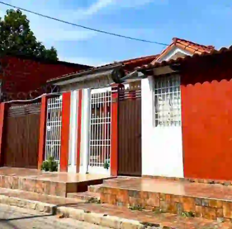 casa_en_venta_zona_norte_entre_radial_26_y_canal_isuto_fachada